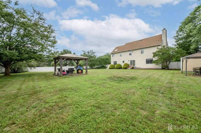 2 Garden Hills Drive, Franklin, NJ 08873