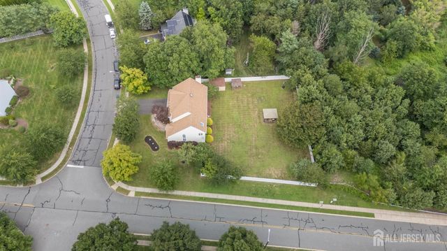 2 Garden Hills Drive, Franklin, NJ 08873