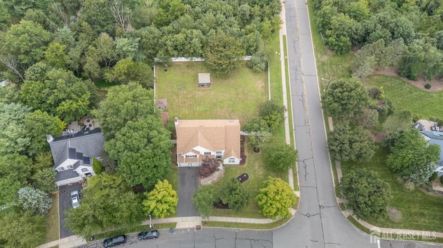 2 Garden Hills Drive, Franklin, NJ 08873