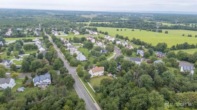 2 Garden Hills Drive, Franklin, NJ 08873