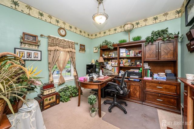 2 Garden Hills Drive, Franklin, NJ 08873