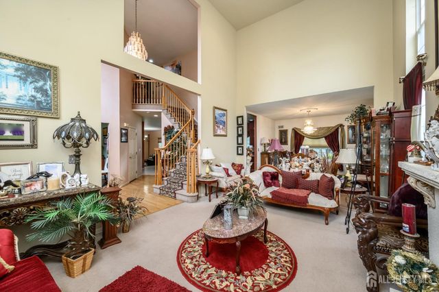 2 Garden Hills Drive, Franklin, NJ 08873