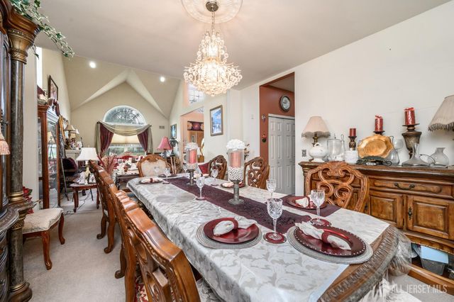 2 Garden Hills Drive, Franklin, NJ 08873