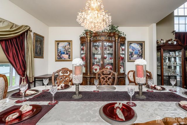 2 Garden Hills Drive, Franklin, NJ 08873