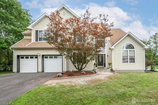2 Garden Hills Drive, Franklin, NJ 08873