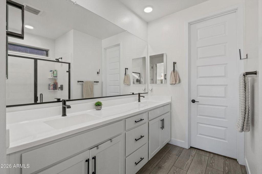 Image 26 of property listing at 22878 E Watford Drive, Queen Creek, AZ 85142