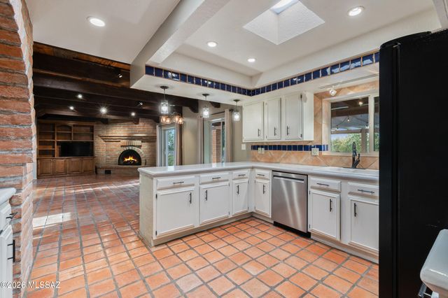 6901 N Ozona Drive, Tucson, AZ 85718