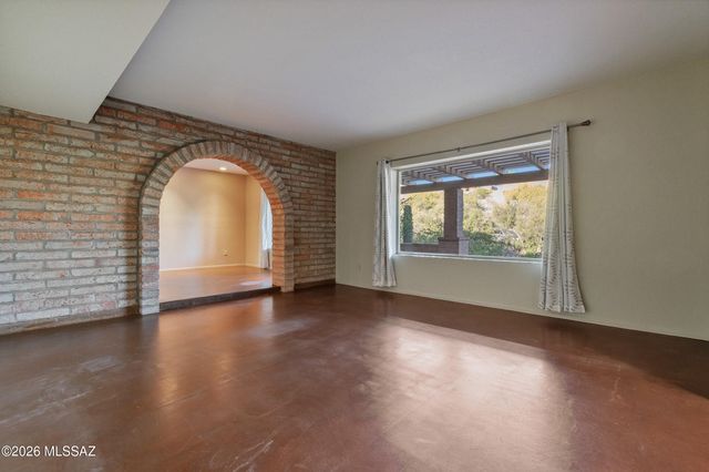 6901 N Ozona Drive, Tucson, AZ 85718