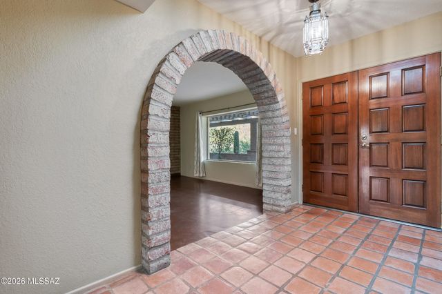 6901 N Ozona Drive, Tucson, AZ 85718