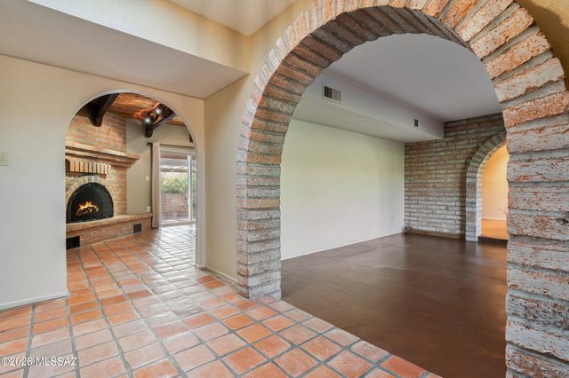 6901 N Ozona Drive, Tucson, AZ 85718