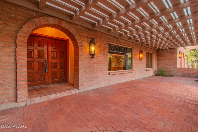 6901 N Ozona Drive, Tucson, AZ 85718