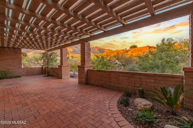 6901 N Ozona Drive, Tucson, AZ 85718