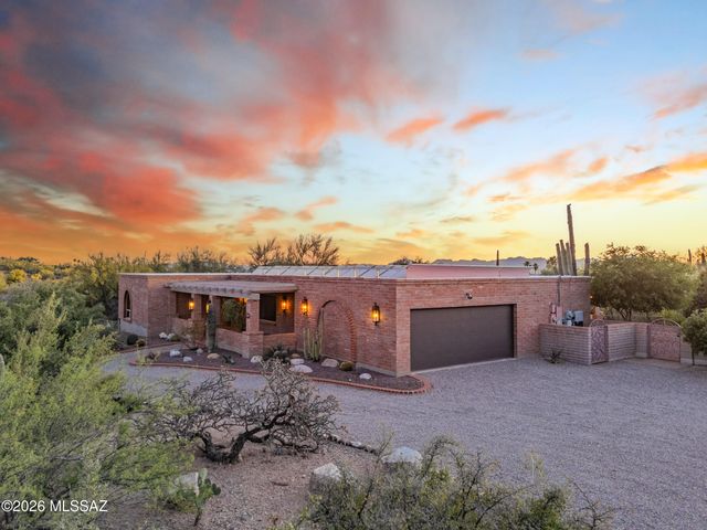6901 N Ozona Drive, Tucson, AZ 85718