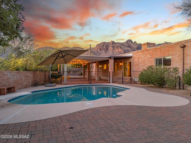 6901 N Ozona Drive, Tucson, AZ 85718