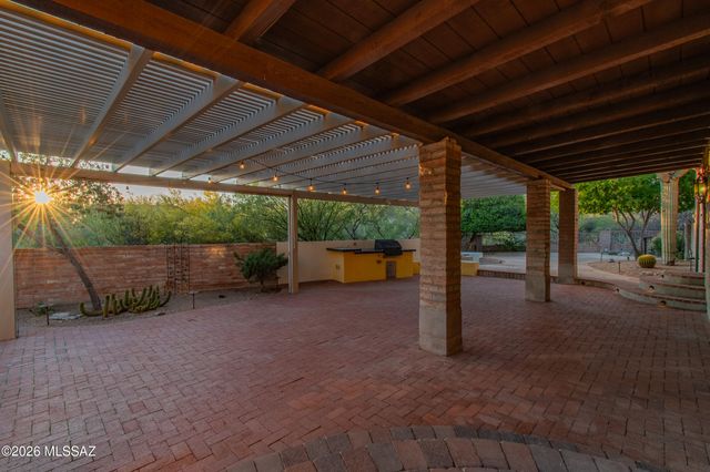 6901 N Ozona Drive, Tucson, AZ 85718