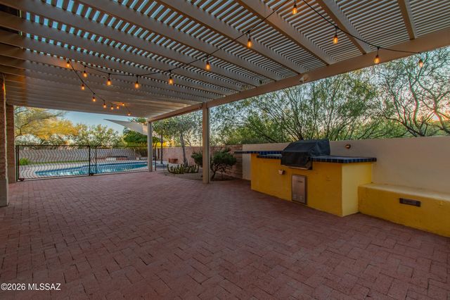 6901 N Ozona Drive, Tucson, AZ 85718
