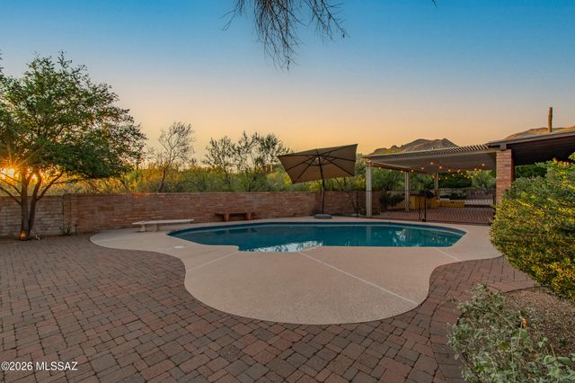 6901 N Ozona Drive, Tucson, AZ 85718