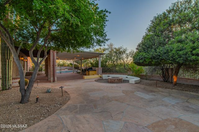 6901 N Ozona Drive, Tucson, AZ 85718