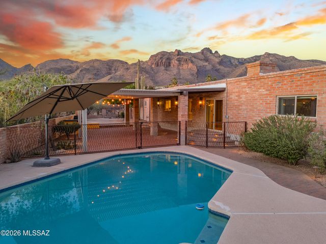 6901 N Ozona Drive, Tucson, AZ 85718