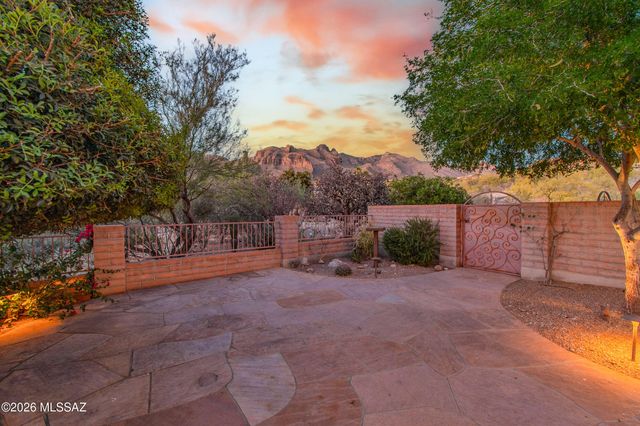 6901 N Ozona Drive, Tucson, AZ 85718