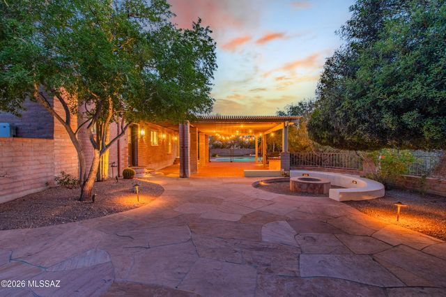 6901 N Ozona Drive, Tucson, AZ 85718