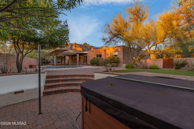 6901 N Ozona Drive, Tucson, AZ 85718