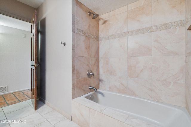 6901 N Ozona Drive, Tucson, AZ 85718