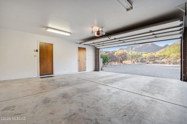 6901 N Ozona Drive, Tucson, AZ 85718