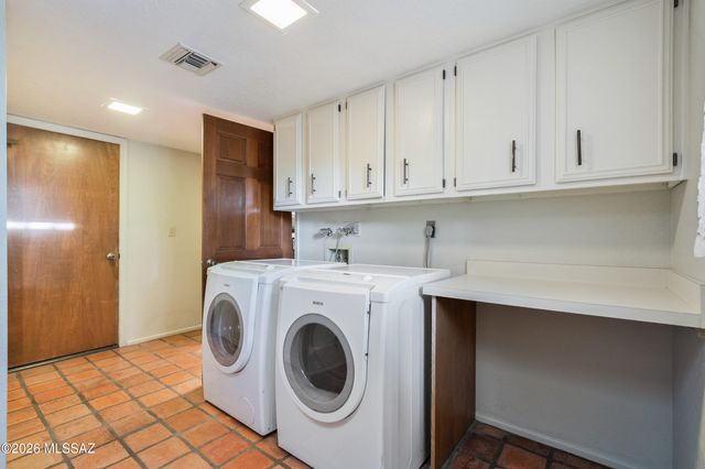 6901 N Ozona Drive, Tucson, AZ 85718