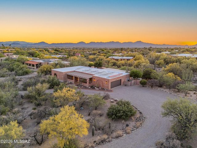 6901 N Ozona Drive, Tucson, AZ 85718