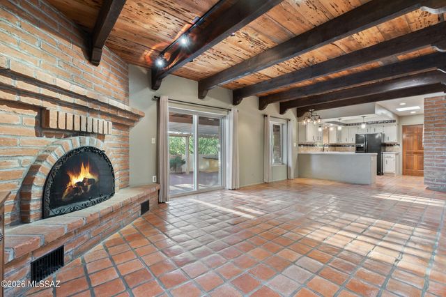 6901 N Ozona Drive, Tucson, AZ 85718