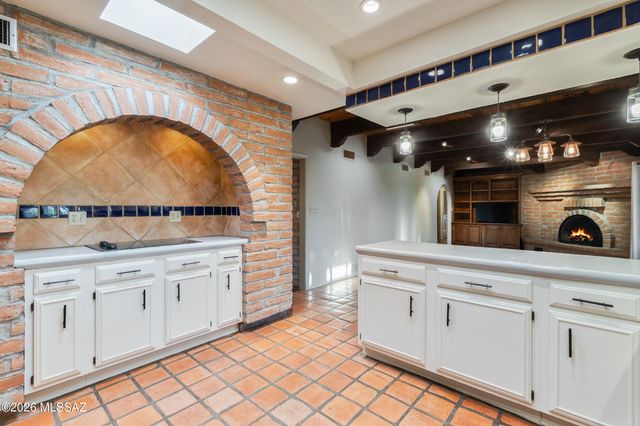 6901 N Ozona Drive, Tucson, AZ 85718