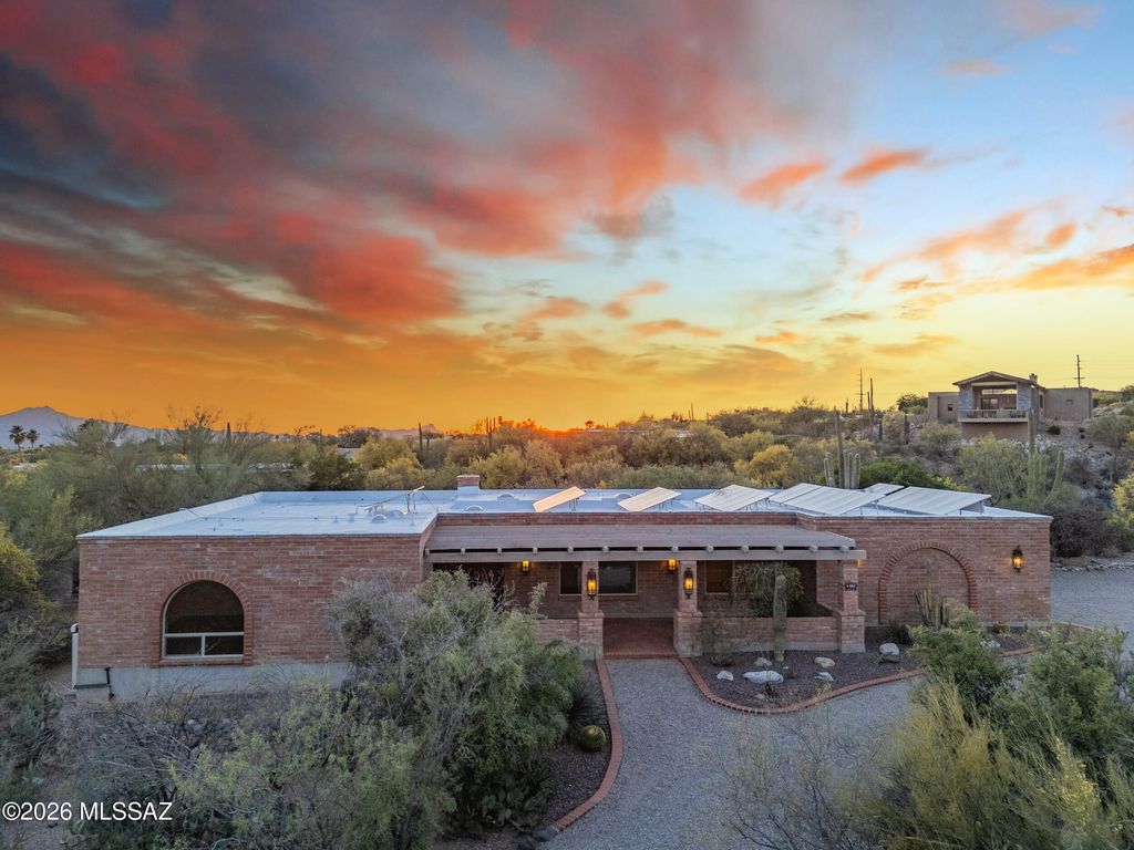 6901 N Ozona Drive, Tucson, AZ 85718