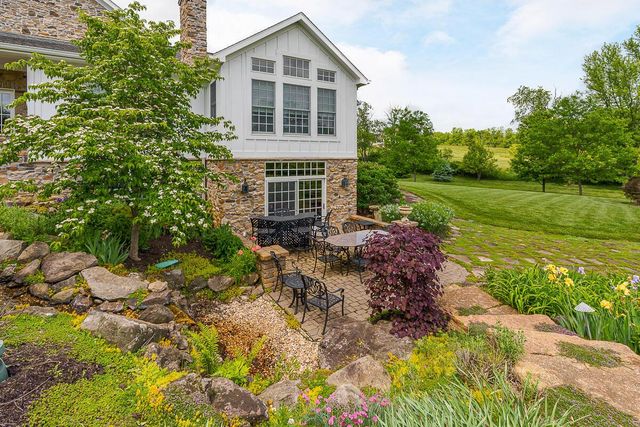 6008 Shala Circle, Nashport, OH 43830