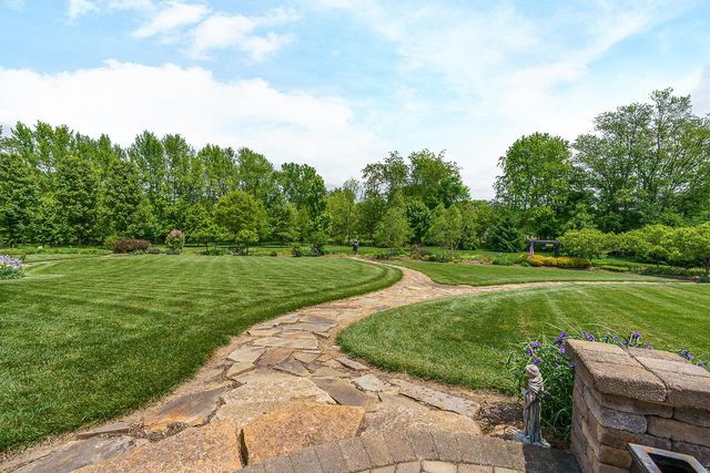 6008 Shala Circle, Nashport, OH 43830