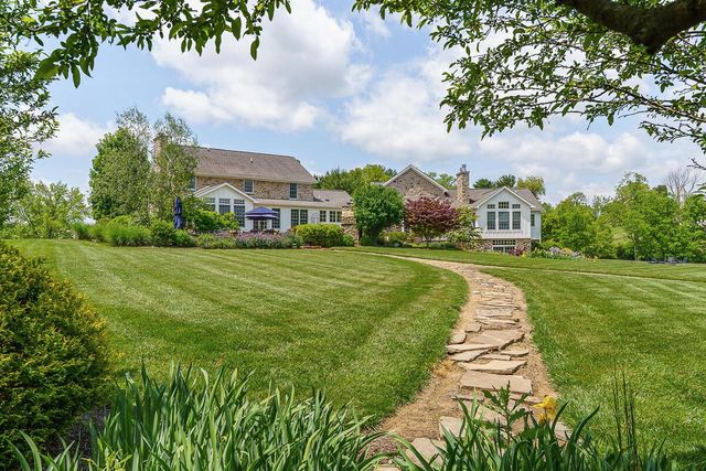 6008 Shala Circle, Nashport, OH 43830