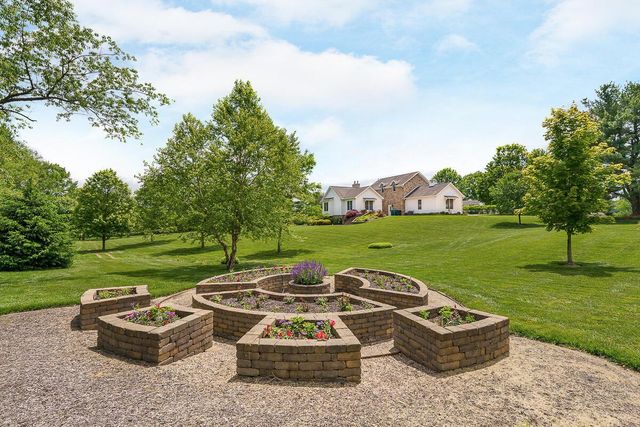 6008 Shala Circle, Nashport, OH 43830