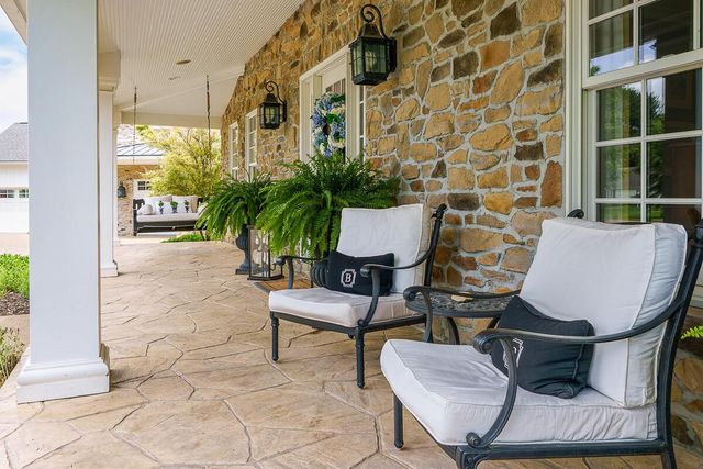 6008 Shala Circle, Nashport, OH 43830