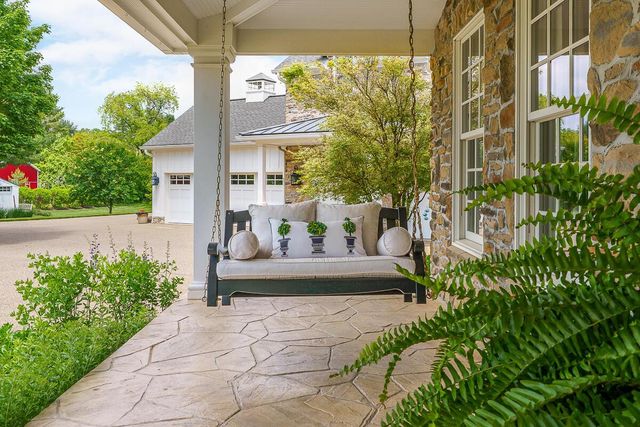 6008 Shala Circle, Nashport, OH 43830