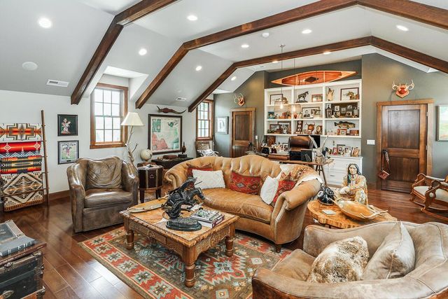 6008 Shala Circle, Nashport, OH 43830