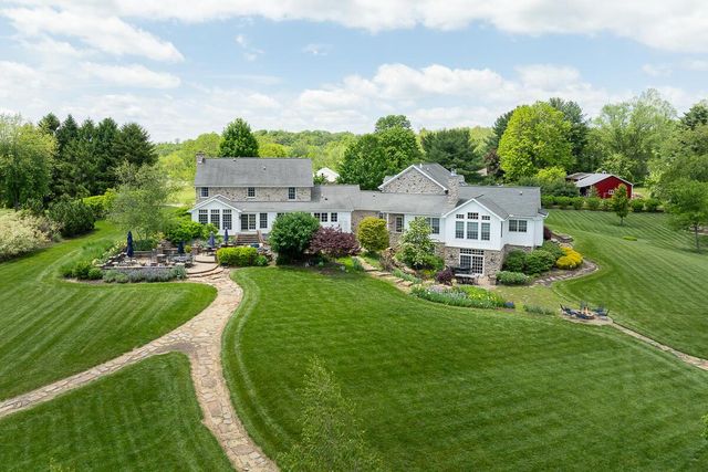 6008 Shala Circle, Nashport, OH 43830