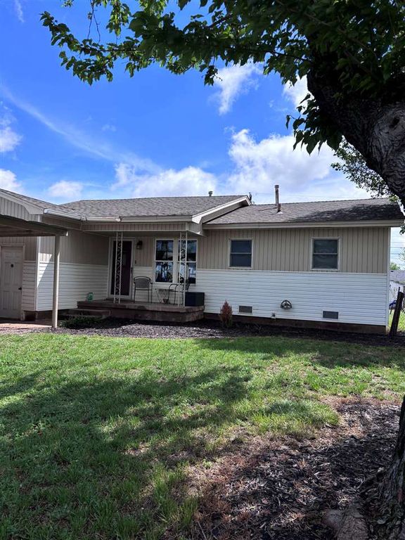 208 K St, Elgin, OK 73538
