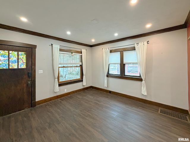 2008 W CLARKE Avenue, West Peoria, IL 61604