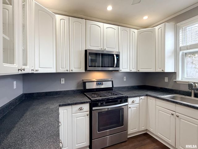 2008 W CLARKE Avenue, West Peoria, IL 61604