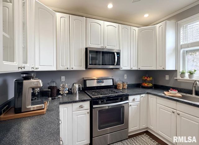 2008 W CLARKE Avenue, West Peoria, IL 61604