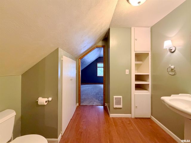 2008 W CLARKE Avenue, West Peoria, IL 61604