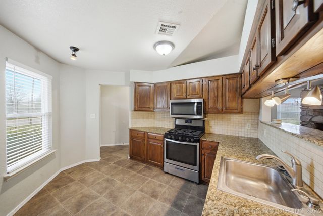 4508 S Ironwood Avenue, Broken Arrow, OK 74011