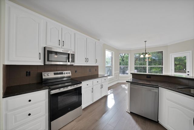 2770 S Lakeview Drive, Cedar Hill, TX 75104