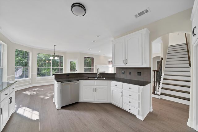 2770 S Lakeview Drive, Cedar Hill, TX 75104