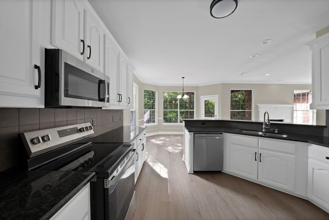 2770 S Lakeview Drive, Cedar Hill, TX 75104